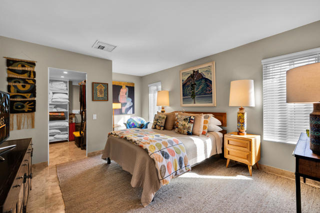 2327 Casitas Way, Palm Springs, CA 92264