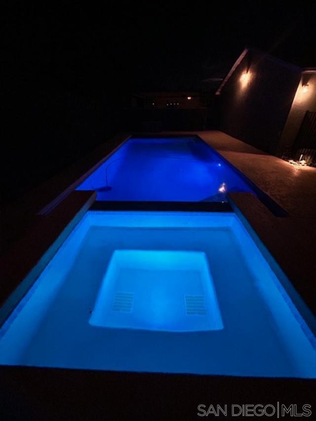 https://media.crmls.org/mediaz/f935e393-e576-4ae4-9993-20bd047f21a9.jpg?preset=X-Large