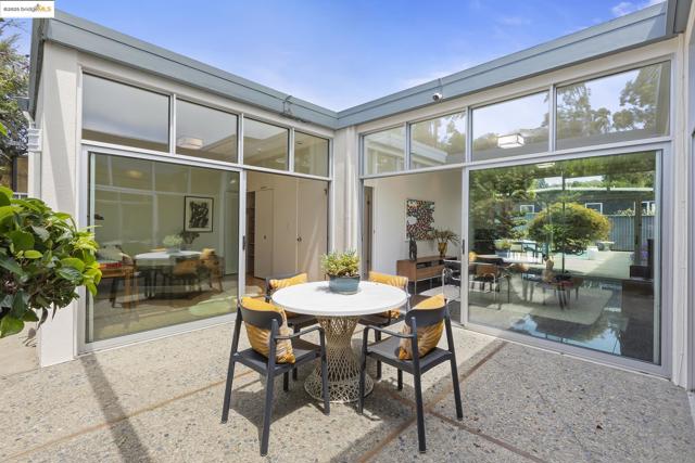 7145 View Ave, El Cerrito CA: https://media.crmls.org/mediaz/f935f65c-c750-4dee-8e29-8edafed268d2.jpg