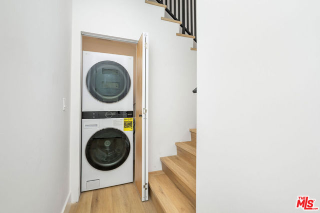 111 N Orlando Avenue, Los Angeles CA: https://media.crmls.org/mediaz/f9361800-9376-4ff9-9506-6dae4ddbb90c.jpg