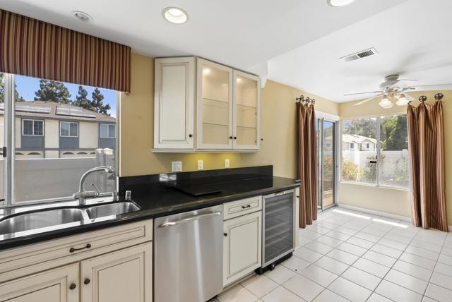 Detail Gallery Image 12 of 28 For 8095 Mission Vista Dr, Del Cerro,  CA 92120 - 3 Beds | 2/1 Baths