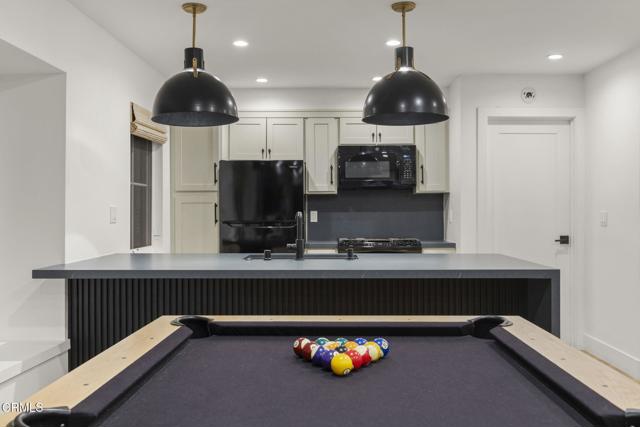 3256 Ocean Drive, Oxnard CA: https://media.crmls.org/mediaz/f9363f41-87dd-4beb-807c-94096564a7e4.jpg