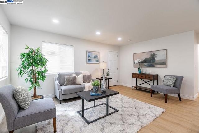 4733 E Washington St, Stockton CA: https://media.crmls.org/mediaz/f9364436-af84-4d2d-a18f-f8eb42c52f28.jpg