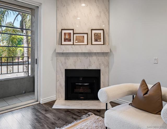 2445 Brant St, San Diego CA: https://media.crmls.org/mediaz/f9367752-ca0a-40d0-887e-42140db6d9ba.jpg