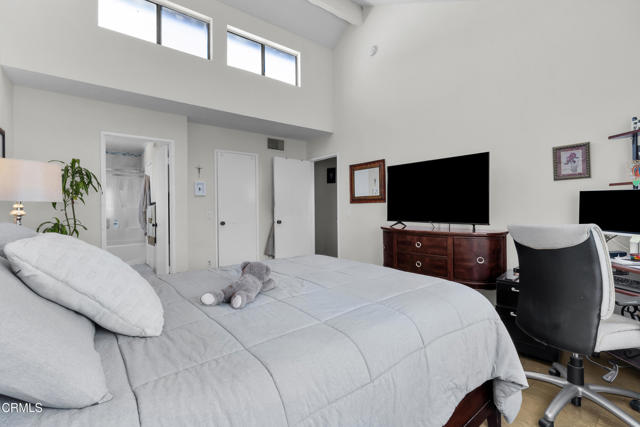 19431 Sherman Way, Reseda CA: https://media.crmls.org/mediaz/f937bc6f-f8db-4703-9ce1-f08b3b52b849.jpg