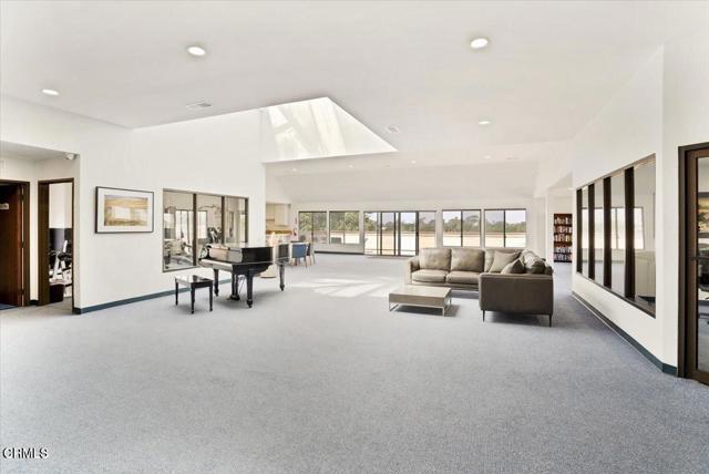728 Island View Circle, Port Hueneme CA: https://media.crmls.org/mediaz/f937ed86-56df-400e-bacd-e4bb9ebbd97d.jpg