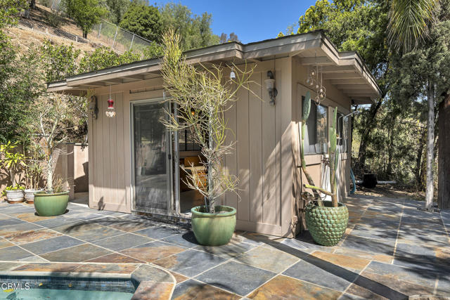 9999 Wornom Avenue, Sunland CA: https://media.crmls.org/mediaz/f9385e76-3281-4148-97ed-ac0d0e9d0c64.jpg