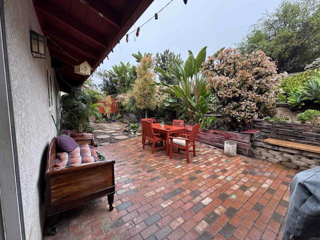 Detail Gallery Image 6 of 57 For 2430 Sunflower Ter, Vista,  CA 92083 - 3 Beds | 2 Baths