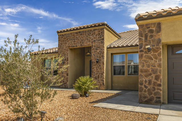 8680 Monument View Drive, Yucca Valley CA: https://media.crmls.org/mediaz/f938f8d1-6eac-4ee9-941a-c861a44bb6c5.jpg