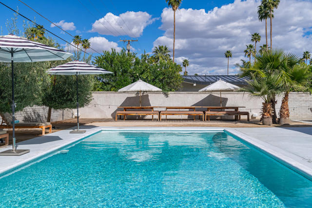 1022 E Mesquite Avenue, Palm Springs CA: https://media.crmls.org/mediaz/f9396564-bb1b-4eac-be7e-67c730a0d5d2.jpg