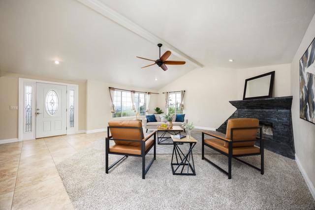 1148 Emerald Heights Rd, El Cajon CA: https://media.crmls.org/mediaz/f939671d-bba1-47f0-8904-325d21f31371.jpg