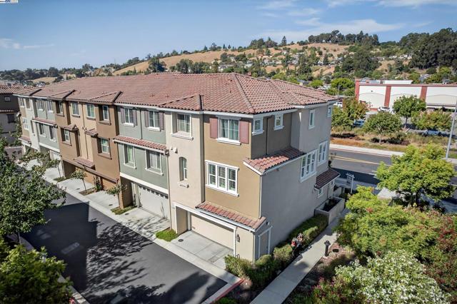25943 Dollar St, Hayward CA: https://media.crmls.org/mediaz/f93b7be2-05b8-4dcb-97b5-48d789ffe1aa.jpg