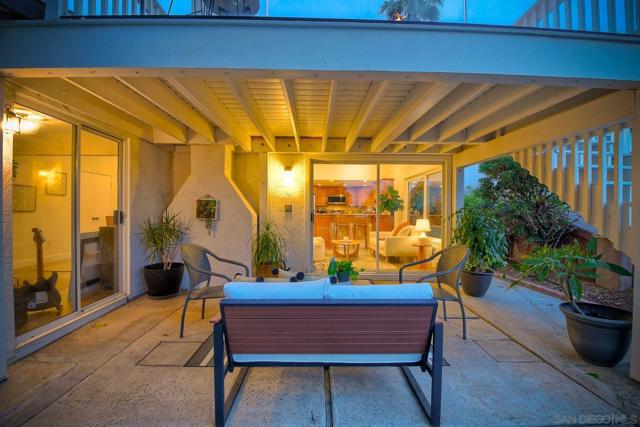 7219 Mimosa Dr, Carlsbad CA: https://media.crmls.org/mediaz/f93c6a24-33b8-4e09-b63e-c8f54042c90e.jpg