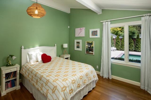 343 Lloyden Park Lane, Atherton CA: https://media.crmls.org/mediaz/f93c760e-eaba-46ea-a440-6ea131ee0e66.jpg