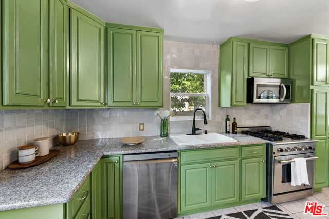 1205 Appleton Way, Venice CA: https://media.crmls.org/mediaz/f93c7a2f-10e1-4936-abd5-fb3c03a3707d.jpg