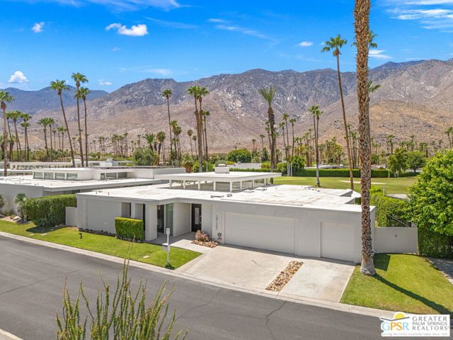 2723 S Kings Road, Palm Springs CA: https://media.crmls.org/mediaz/f93dd0c8-8119-4659-bf9c-dec02f3f1c85.jpg