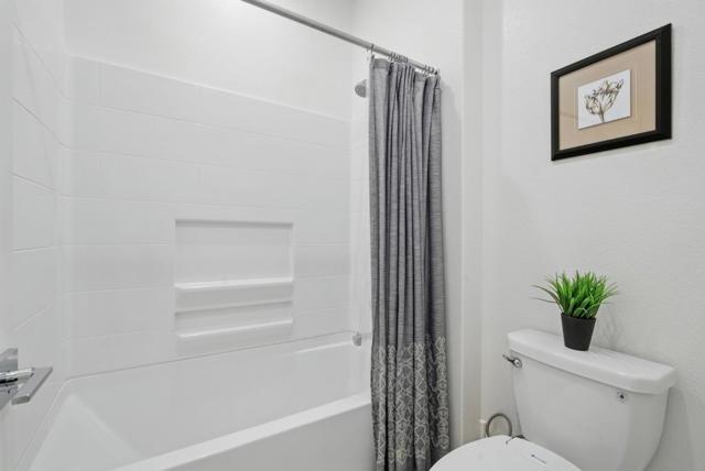 7081 Kirigin Way, Gilroy CA: https://media.crmls.org/mediaz/f93e1008-01e4-40b6-b7d6-dcd42c75ed28.jpg