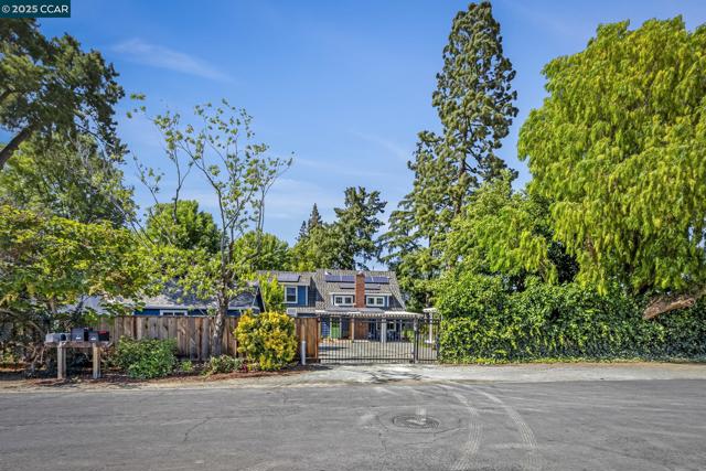 3505 Euclid Ave, Concord CA: https://media.crmls.org/mediaz/f93e1b77-bdb8-4e03-ba27-97b818174bad.jpg