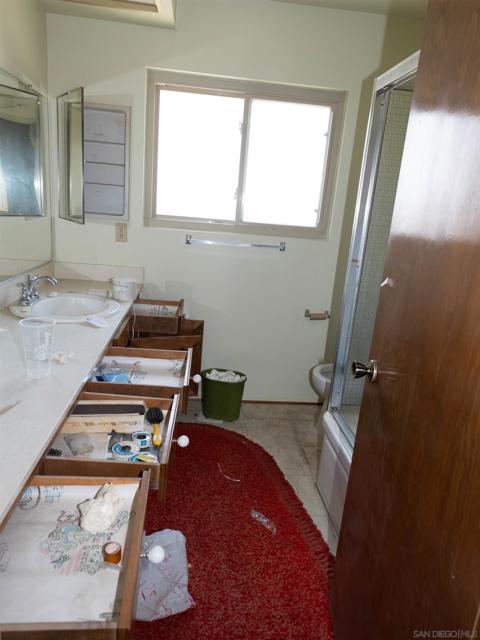 2117 E Cameron Ave, West Covina CA: https://media.crmls.org/mediaz/f93e494f-a008-4819-87ea-a6ff0fadf137.jpg
