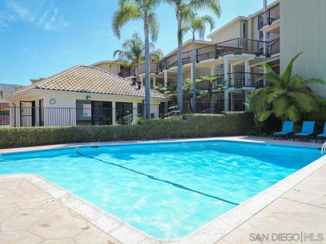 8110 El Paseo Grande, La Jolla CA: https://media.crmls.org/mediaz/f93e6f21-a757-4368-96b5-5da41066893f.jpg