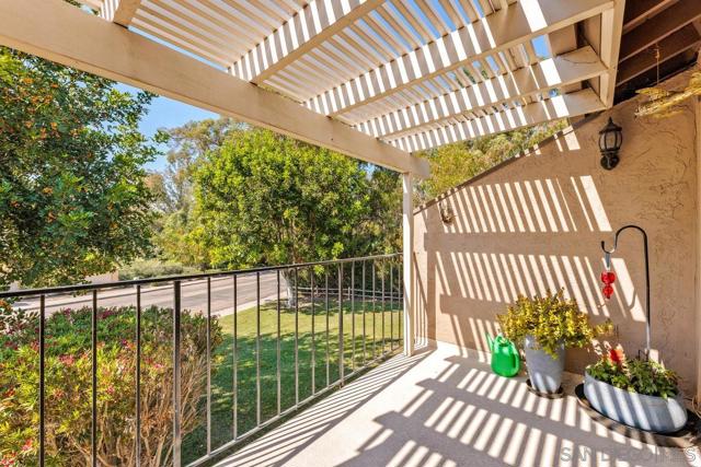 13046 Paseo del Verano, San Diego CA: https://media.crmls.org/mediaz/f93ee276-740a-4f94-acef-261f14e590f4.jpg
