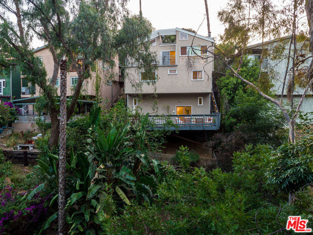 980 Oneonta Drive, Los Angeles CA: https://media.crmls.org/mediaz/f9408cf5-6181-437c-955f-7b05be29d844.jpg