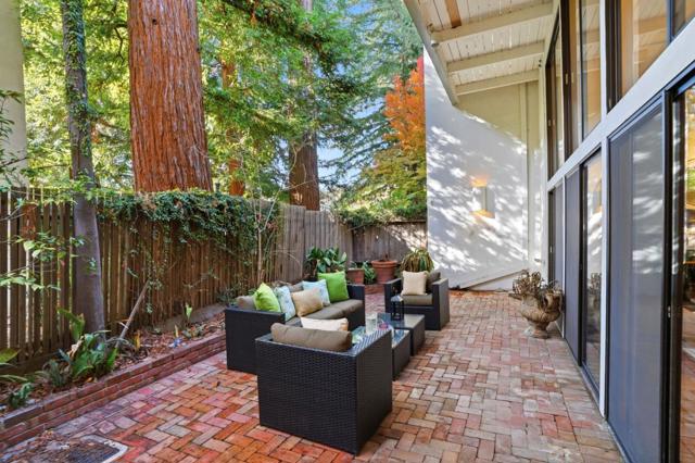 1621 Stone Pine Lane, Menlo Park CA: https://media.crmls.org/mediaz/f940ee1e-3c9b-4353-a31d-63609b5c44f0.jpg