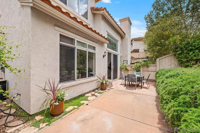 11078 Caminito Alegra, San Diego CA: https://media.crmls.org/mediaz/f9410053-5781-4cc2-bdb4-67806c766ff1.jpg