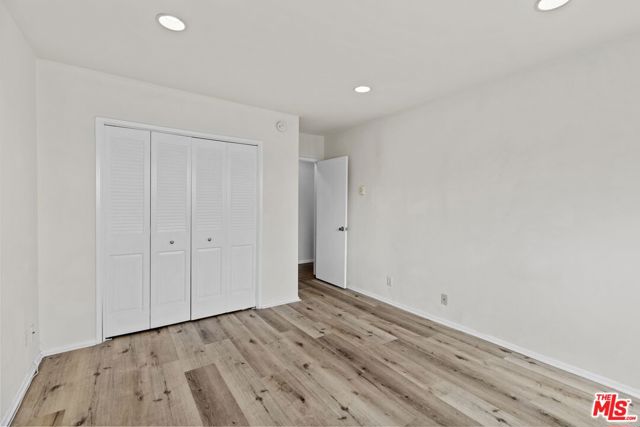 1033 6TH Street, Santa Monica CA: https://media.crmls.org/mediaz/f9422d94-f89a-44db-ab4e-b62e31687aee.jpg