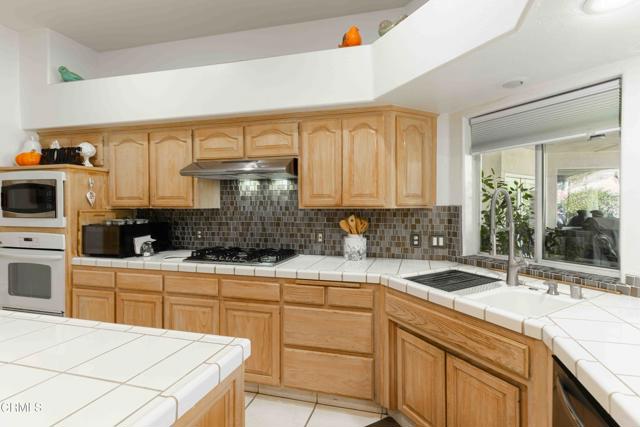 4205 Palisades Circle, Bakersfield CA: https://media.crmls.org/mediaz/f9427bba-3624-4f81-8c82-69a448bdd2b9.jpg