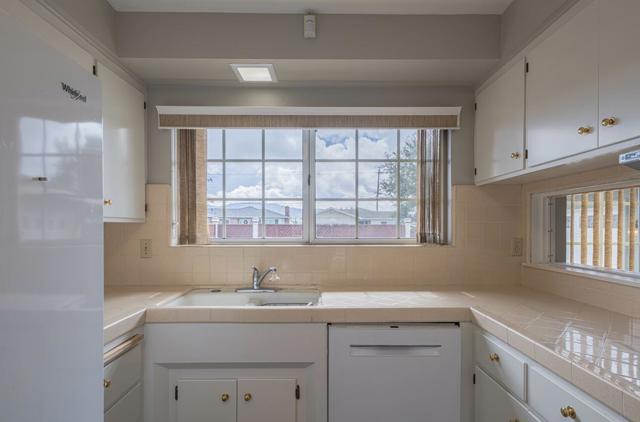 607 La Mesa Drive, Salinas CA: https://media.crmls.org/mediaz/f942ab47-6820-4751-ba51-9474868370cb.jpg