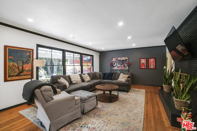 14202 Cantlay Street photo 8