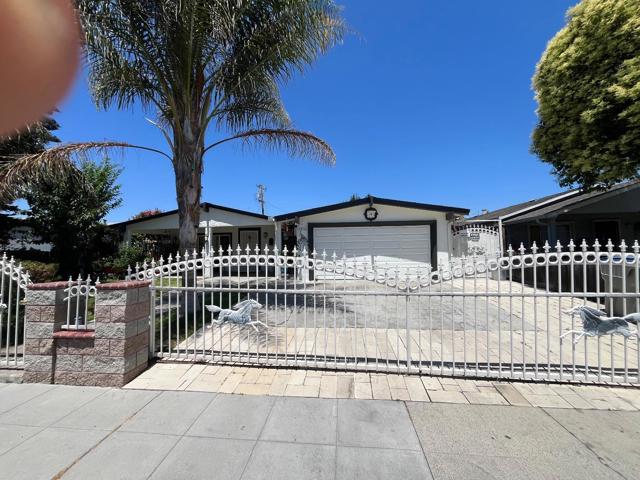 1504 Mount Shasta Drive, San Jose CA: https://media.crmls.org/mediaz/f9436492-51cd-4742-b3e3-4c64afb0f27e.jpg