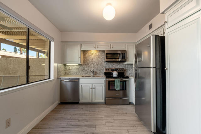 6000 Montecito Drive, Palm Springs CA: https://media.crmls.org/mediaz/f944e688-1e19-4a93-b06b-a9015acf8578.jpg