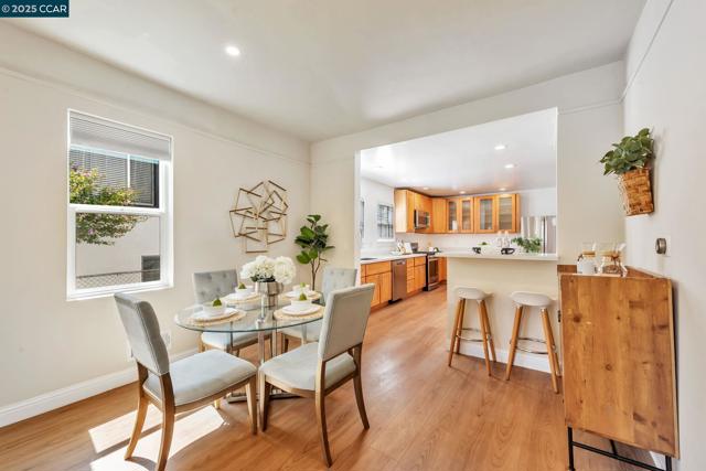 941 45Th St, Oakland CA: https://media.crmls.org/mediaz/f944e6b2-b1d6-4aaf-8da6-c925a285b112.jpg