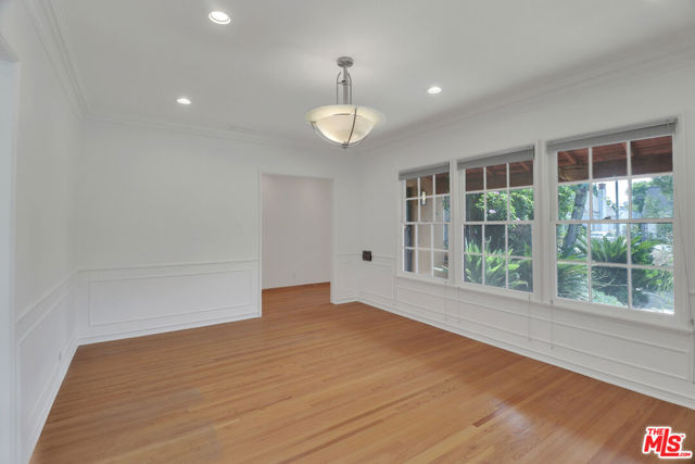 1107 Alfred, Los Angeles CA: https://media.crmls.org/mediaz/f944f845-26f6-4b89-95d6-a97f1c6fba75.jpg