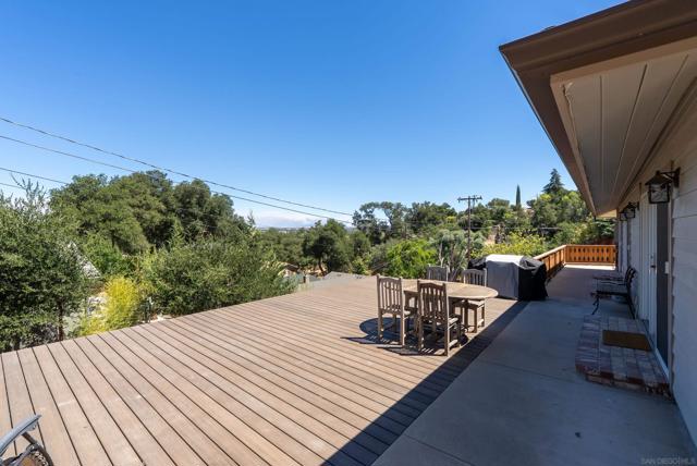 1714 Highland Place Dr, Paso Robles CA: https://media.crmls.org/mediaz/f945c186-2e28-4be9-8c50-4cb553fedd13.jpg