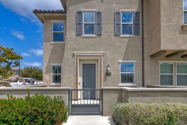1097 Delpy View Point, Vista CA: https://media.crmls.org/mediaz/f945d5c1-762a-4fc5-aec8-f38be3b6ca91.jpg