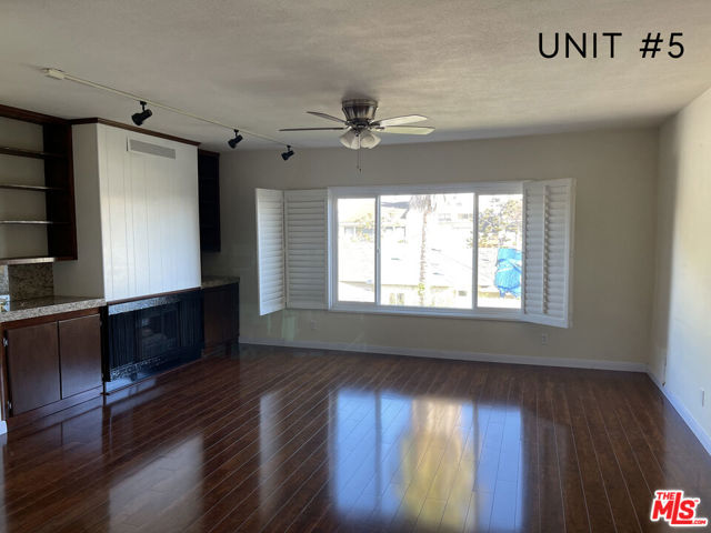 938 20th Street, Santa Monica CA: https://media.crmls.org/mediaz/f945dce6-337b-4e72-be38-87618f5b6b7c.jpg