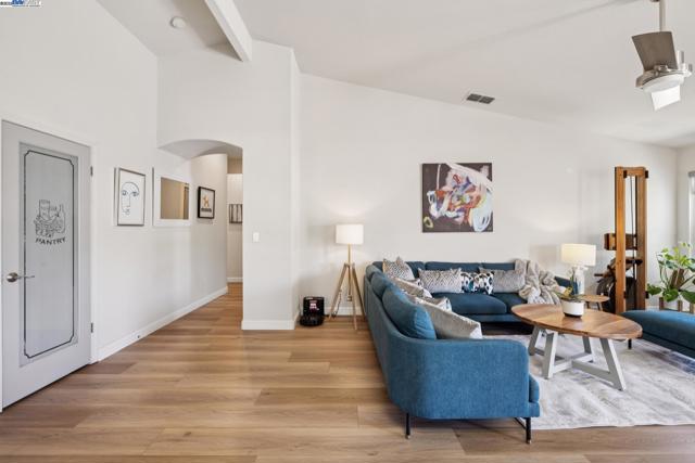 5408 La Salle Way, Vallejo CA: https://media.crmls.org/mediaz/f9467eee-d1c8-4142-a625-4ebd2c275a9f.jpg