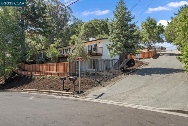 3233 Lucas Circle, Lafayette CA: https://media.crmls.org/mediaz/f9469909-23ef-434a-b7cf-6f0ad3a25e13.jpg