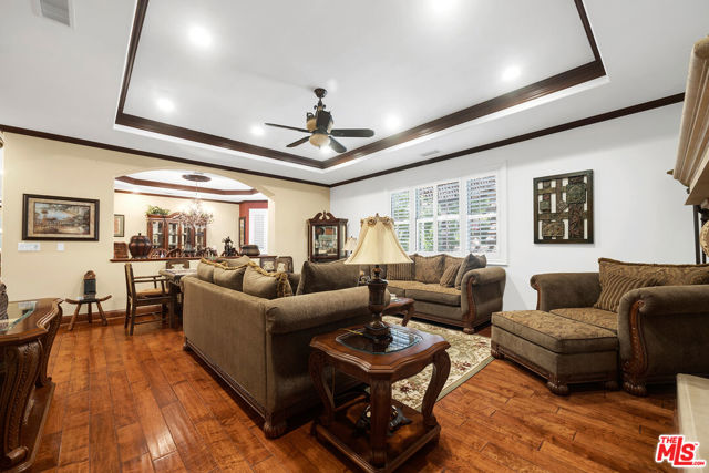 14933 Sutton Street, Sherman Oaks CA: https://media.crmls.org/mediaz/f946a370-cd2a-445e-9863-a532bfd810e3.jpg