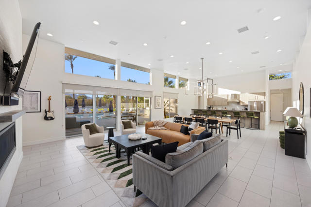 51165 Evangeline Way, La Quinta CA: https://media.crmls.org/mediaz/f946aa0d-952c-422b-9d9b-cd634184de15.jpg