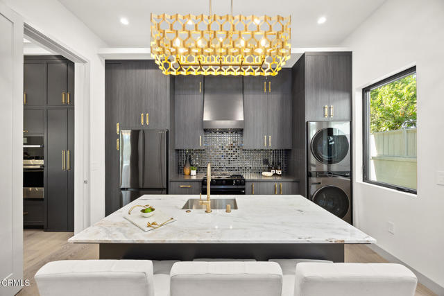 4828 Oakwood Avenue, La Canada Flintridge CA: https://media.crmls.org/mediaz/f946ea1d-67af-4ce9-a13b-37b64134bade.jpg
