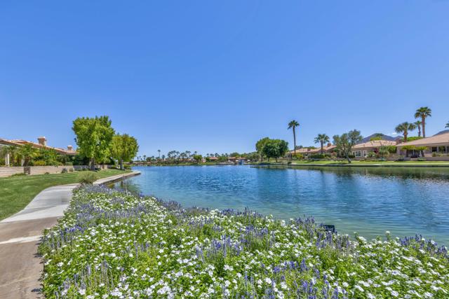 48509 ViA Encanto, La Quinta CA: https://media.crmls.org/mediaz/f9473b0e-3d75-4b6c-8342-4e0411c6ce11.jpg