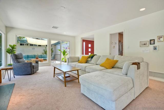 11668 Altoona Dr, El Cajon CA: https://media.crmls.org/mediaz/f9477ef4-ce5f-4446-bde4-c96182de9f9c.jpg