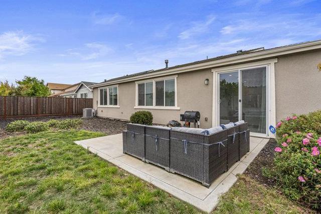256 Copperleaf Lane, San Juan Bautista CA: https://media.crmls.org/mediaz/f9479517-a337-456e-a707-5f7c6056d03f.jpg