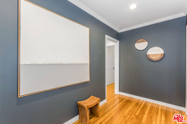 6546 Orion Avenue photo 4
