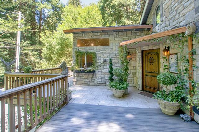 7030 Scotts Valley Drive, Scotts Valley CA: https://media.crmls.org/mediaz/f947e60a-35ee-40ef-987e-2a41ca7c7588.jpg