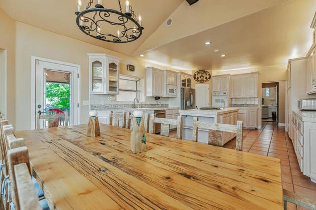 50 Schmidt Court, Hollister CA: https://media.crmls.org/mediaz/f948c1cd-718a-46b8-a168-687c068473cd.jpg